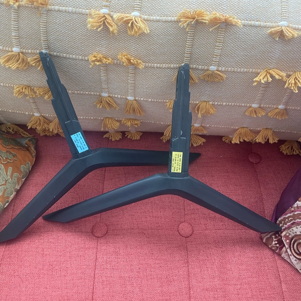 Samsung TV Stand Legs for 75 inch UHD TV